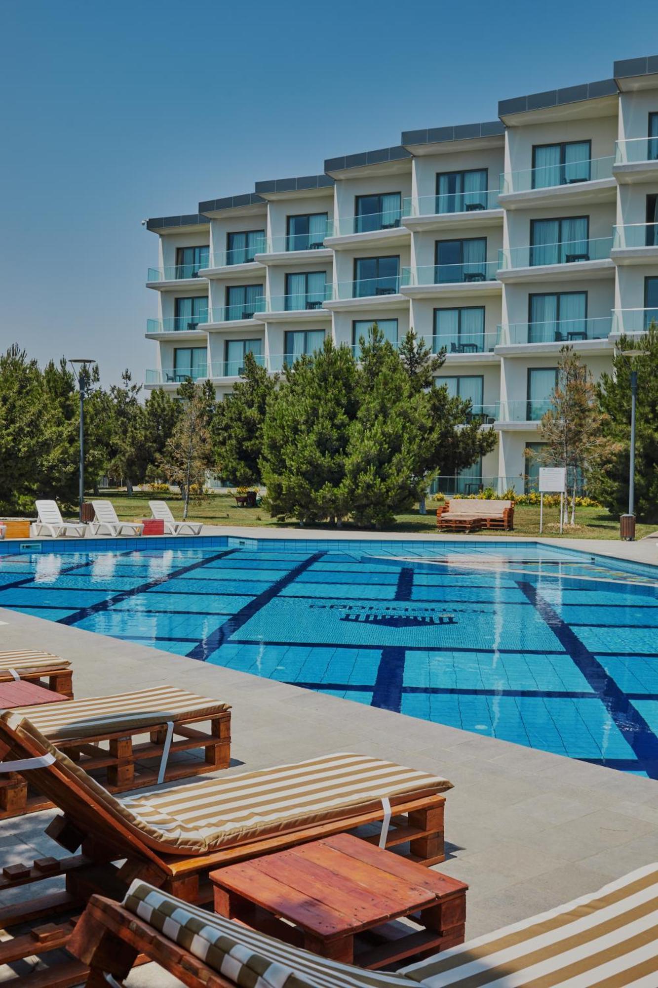 Homebridge Hotel Apartments Baku Exterior photo